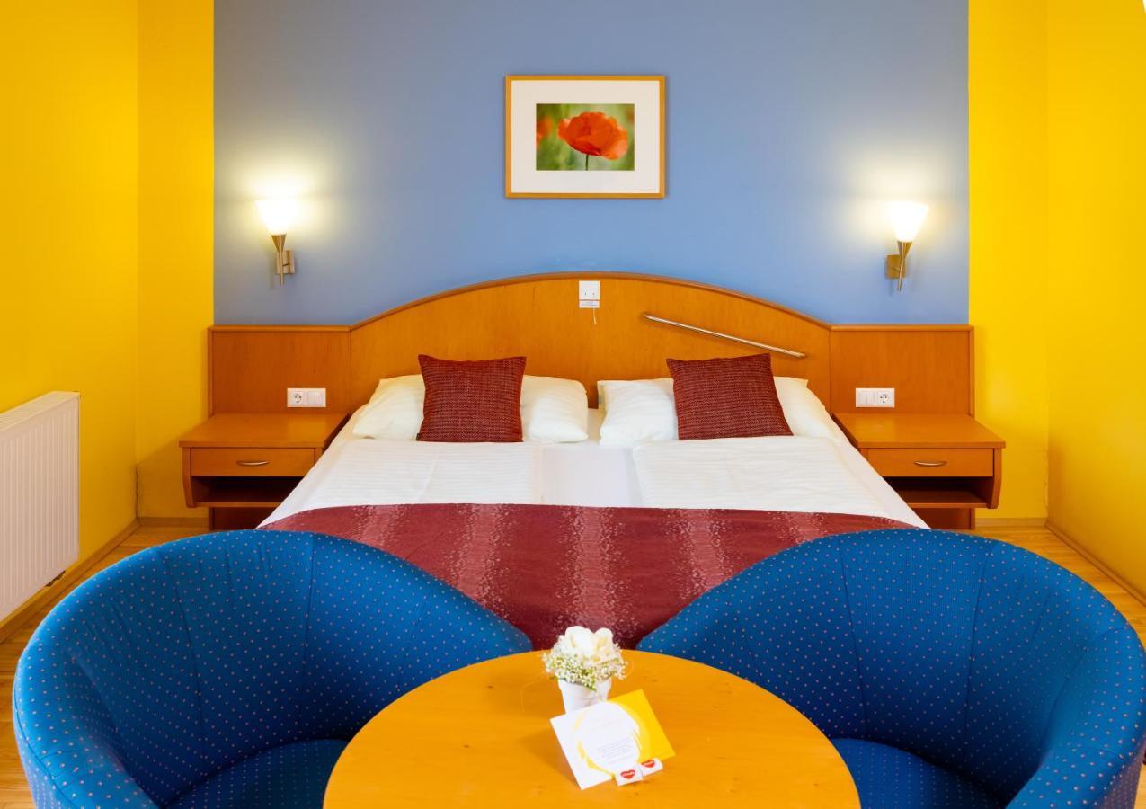 Golf & Thermenland Sonnenpension Fruehstueckshotel Burgauberg Stegersbach Luaran gambar