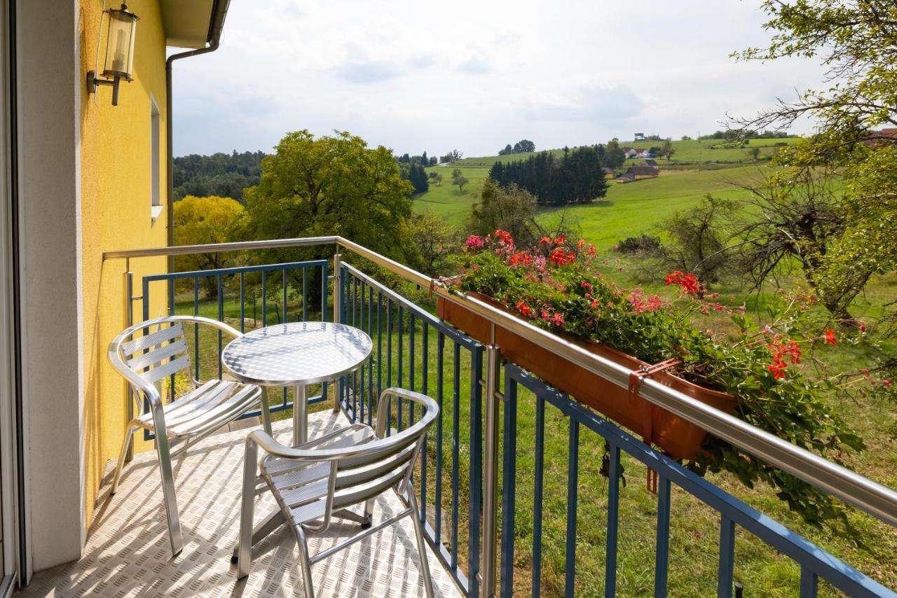 Golf & Thermenland Sonnenpension Fruehstueckshotel Burgauberg Stegersbach Luaran gambar